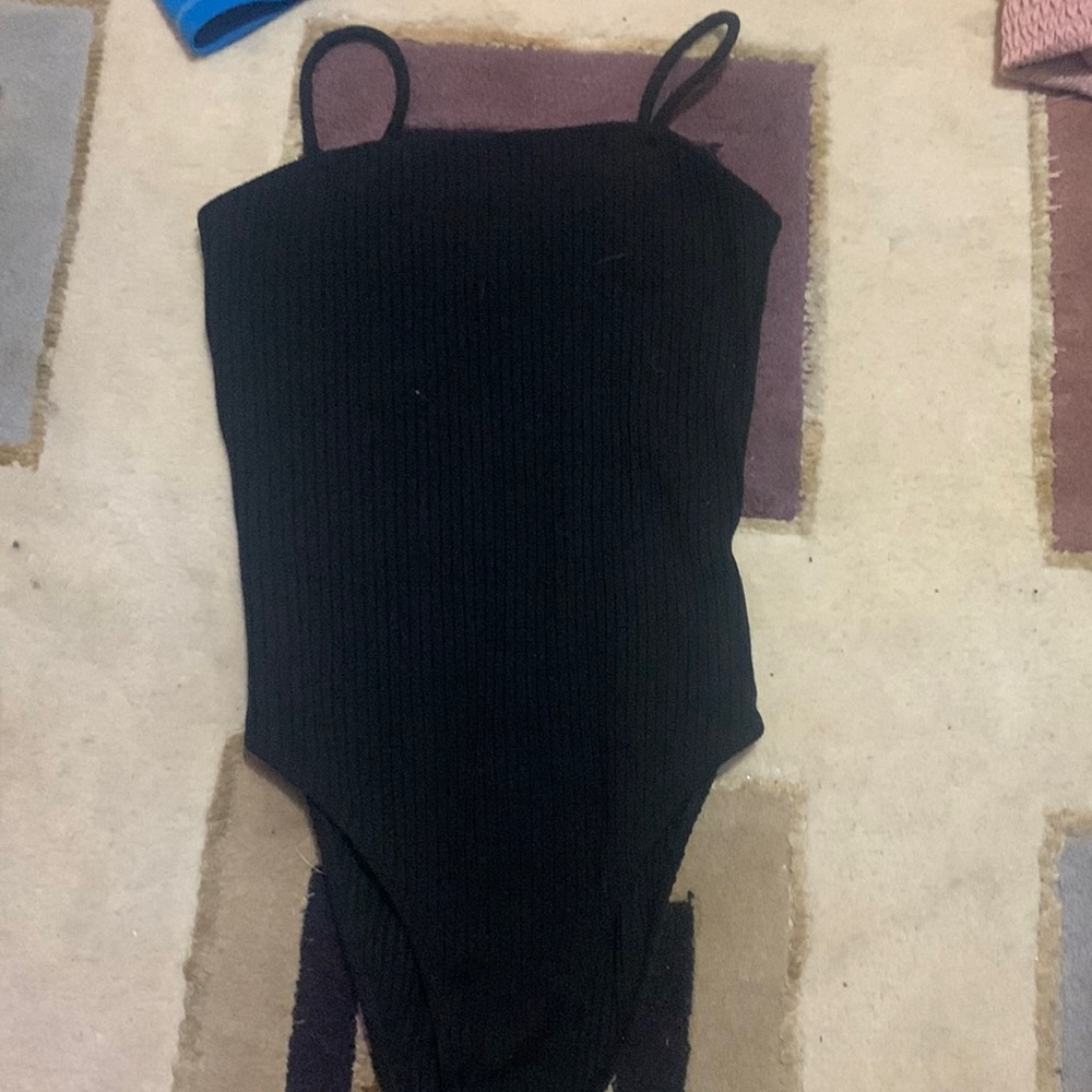 2 bodysuits